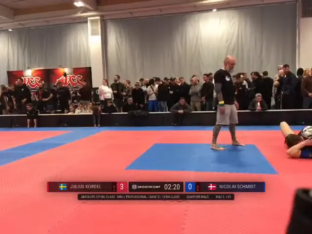 Frame at 00:33:15
