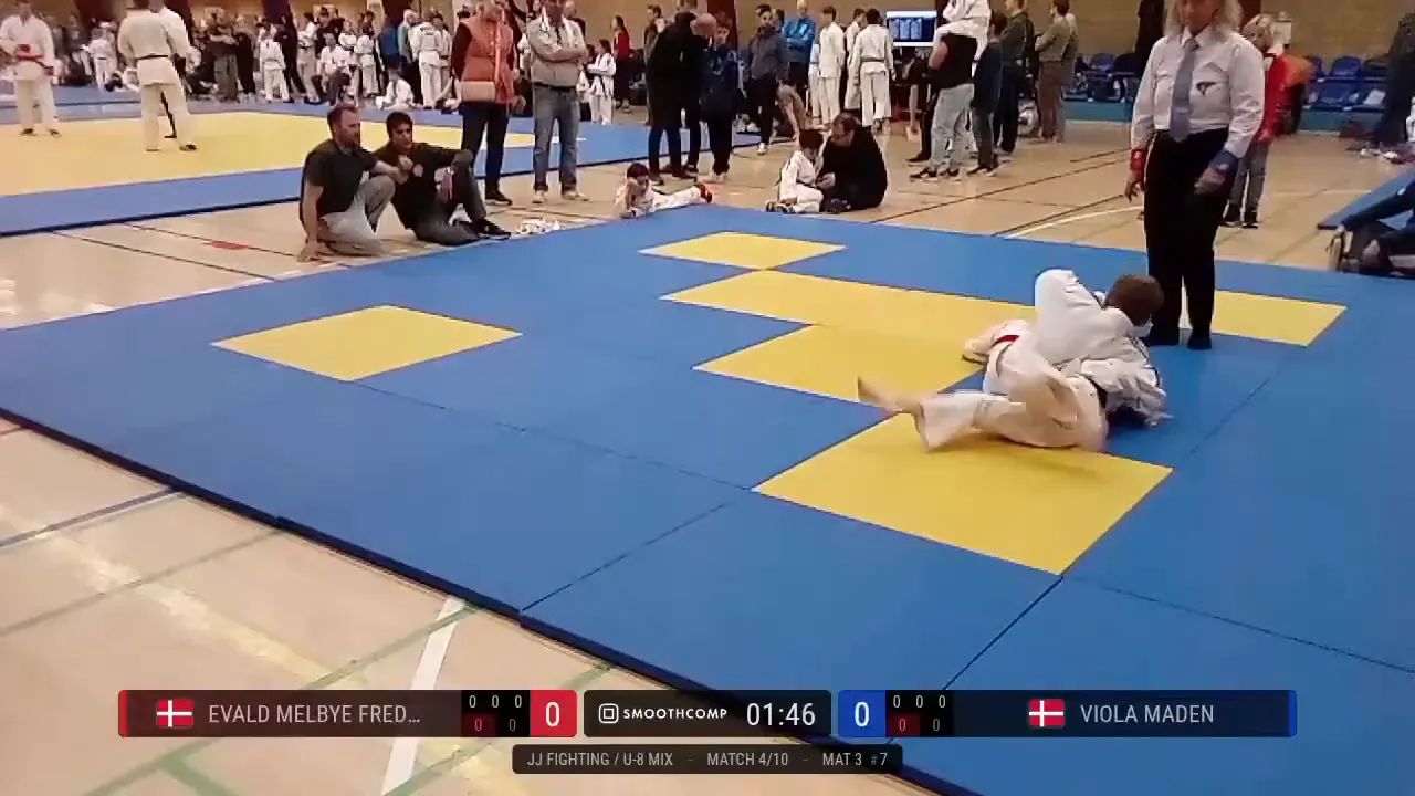 Frame at 00:33:11